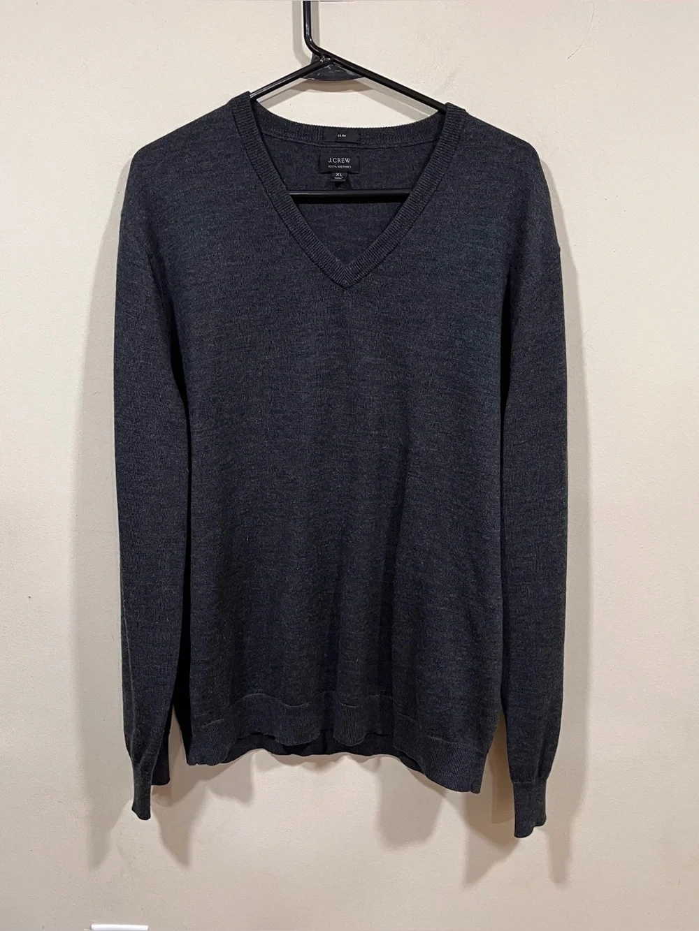 J. Crew Men’s Charcoal V-Neck Sweater 100% wool slim size XL